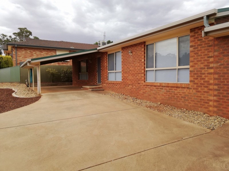 16 Kindra Crescent, Coolamon NSW 2701