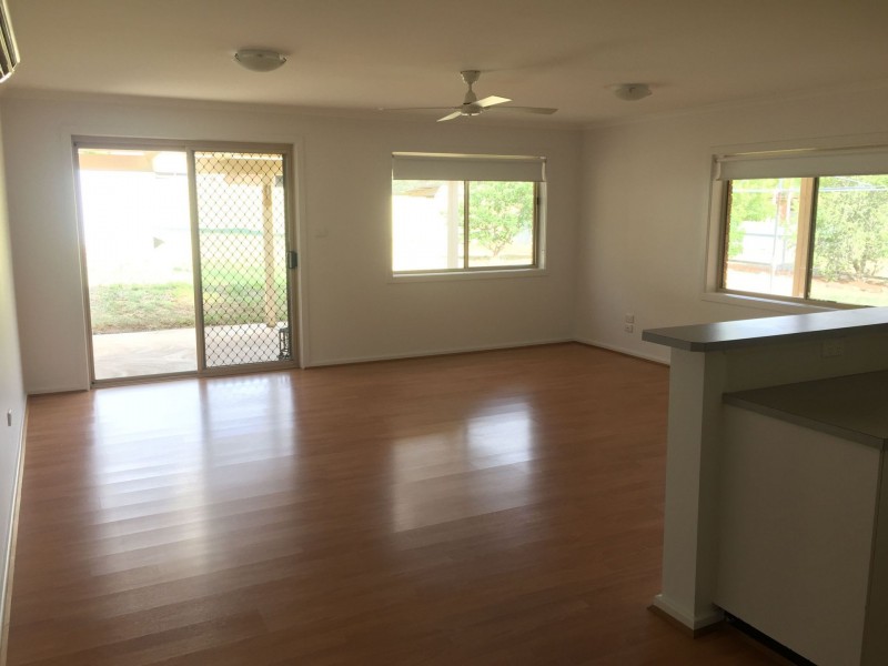 16 Kindra Crescent, Coolamon NSW 2701