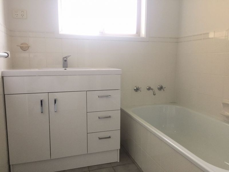 16 Kindra Crescent, Coolamon NSW 2701