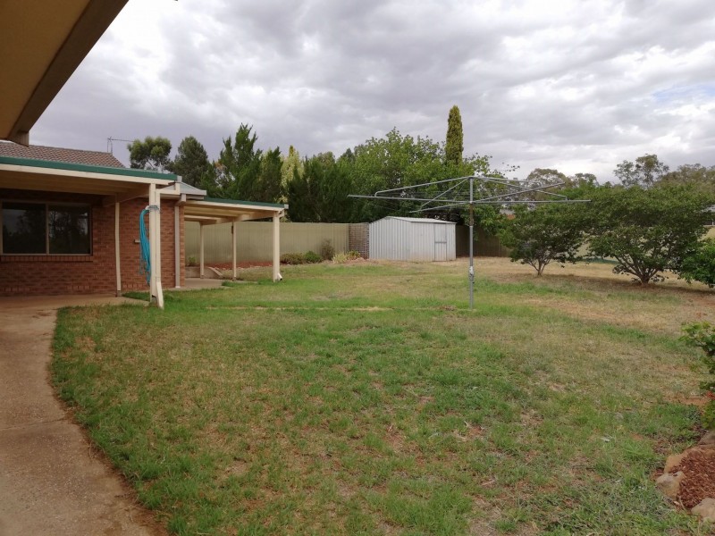 16 Kindra Crescent, Coolamon NSW 2701