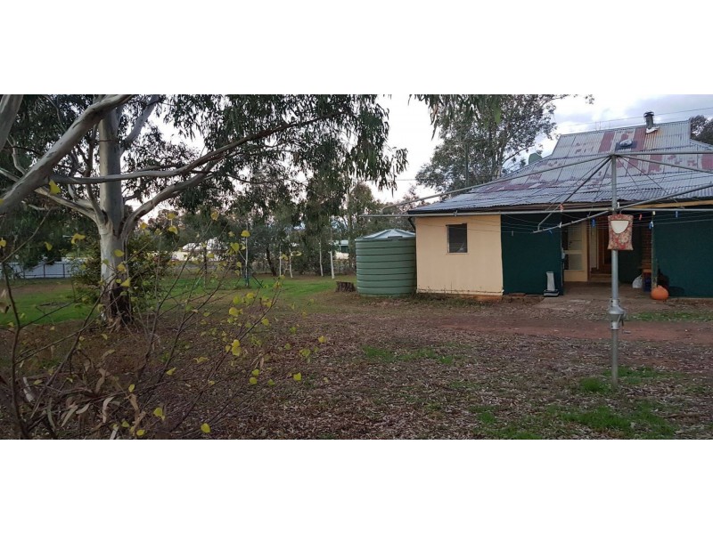 10 Newton Road, Canowindra NSW 2804