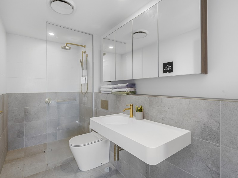 1406/372 Marine Parade, Labrador QLD 4215