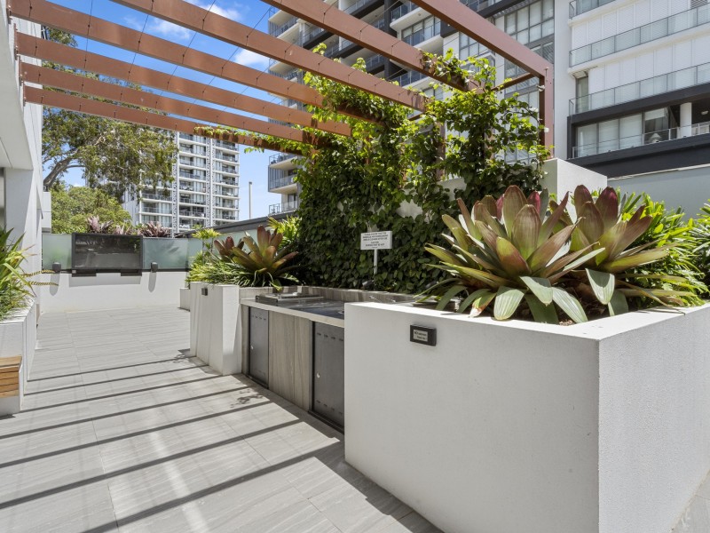 1406/372 Marine Parade, Labrador QLD 4215