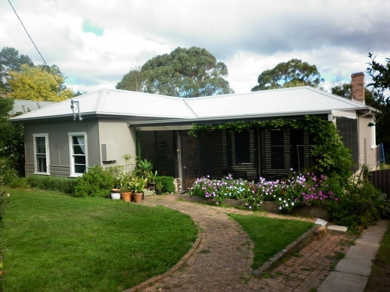 8 Barnett Avenue, Bundanoon NSW 2578