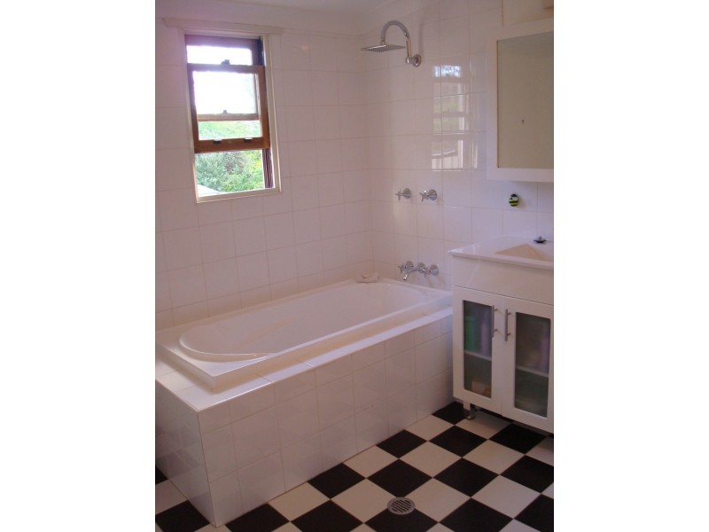 8 Barnett Avenue, Bundanoon NSW 2578