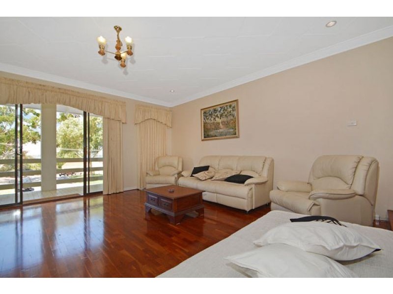 7 Suiza Place, Carine WA 6020