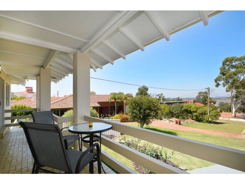 7 Suiza Place, Carine WA 6020