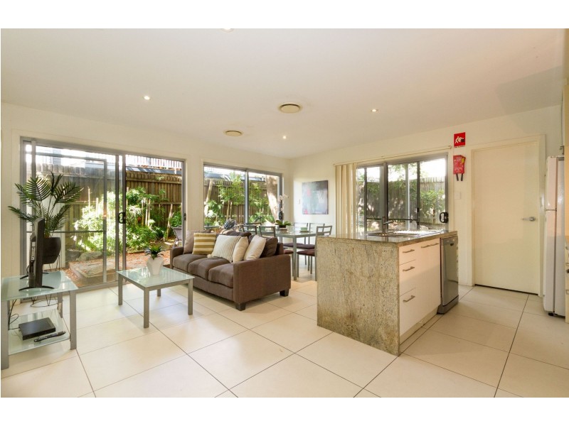 2/27-29 Herston Road, Kelvin Grove QLD 4059