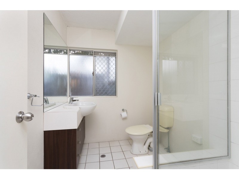 2/113 Sir Fred Schonell Drive, St Lucia QLD 4067