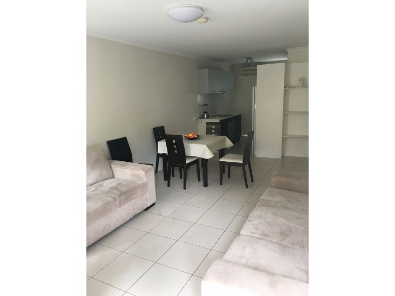 3/113 Sir Fred Schonell Drive, St Lucia QLD 4067