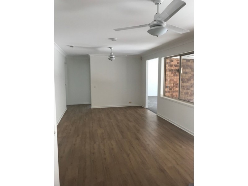 54 Regency Drive, Regents Park QLD 4118