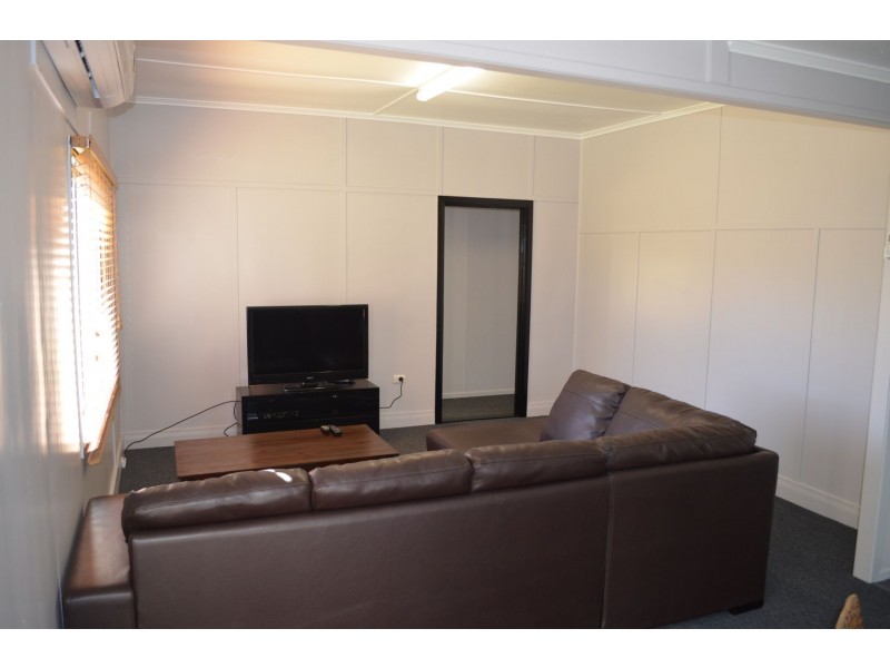 31 Kelman St, Taroom QLD 4420