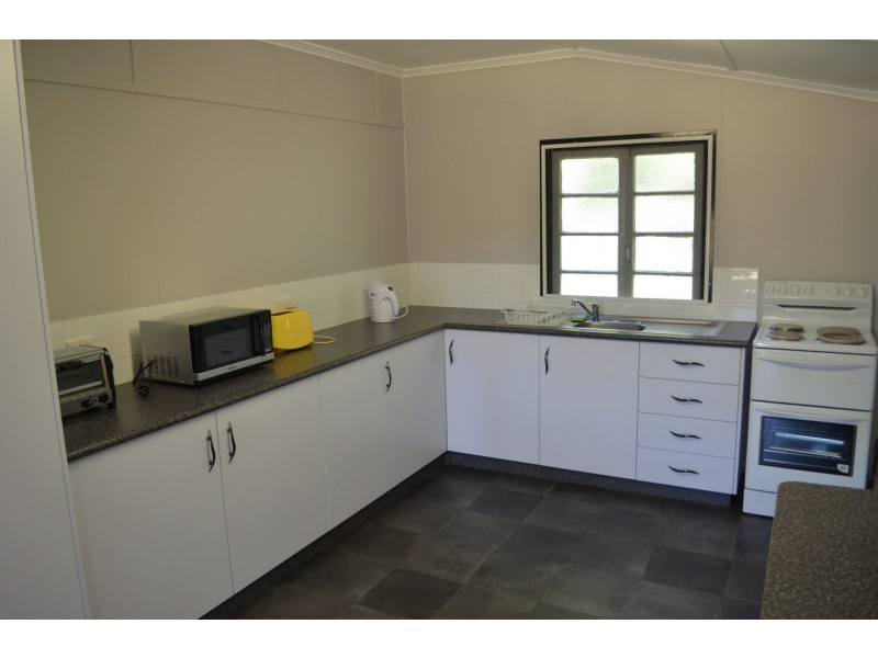 31 Kelman St, Taroom QLD 4420