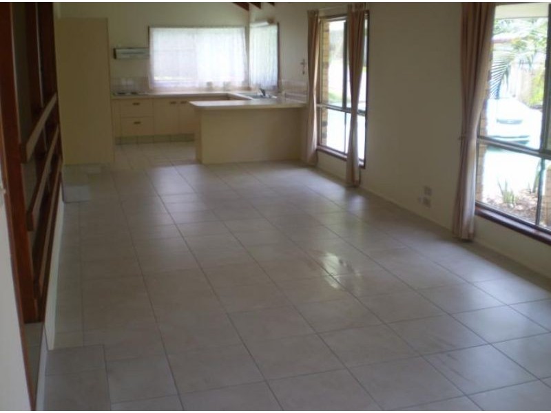 76 Ash Dr, Banora Point NSW 2486