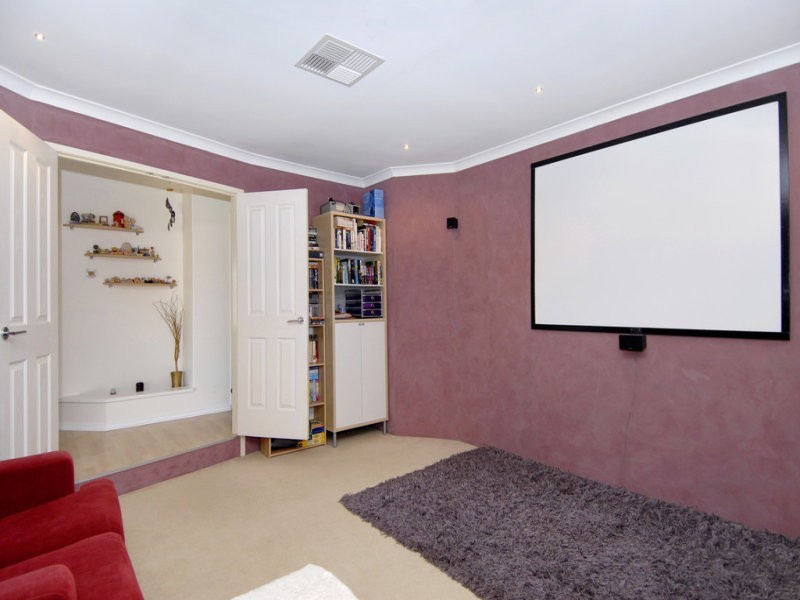 18 St Laurent Mews, Port Kennedy WA 6172