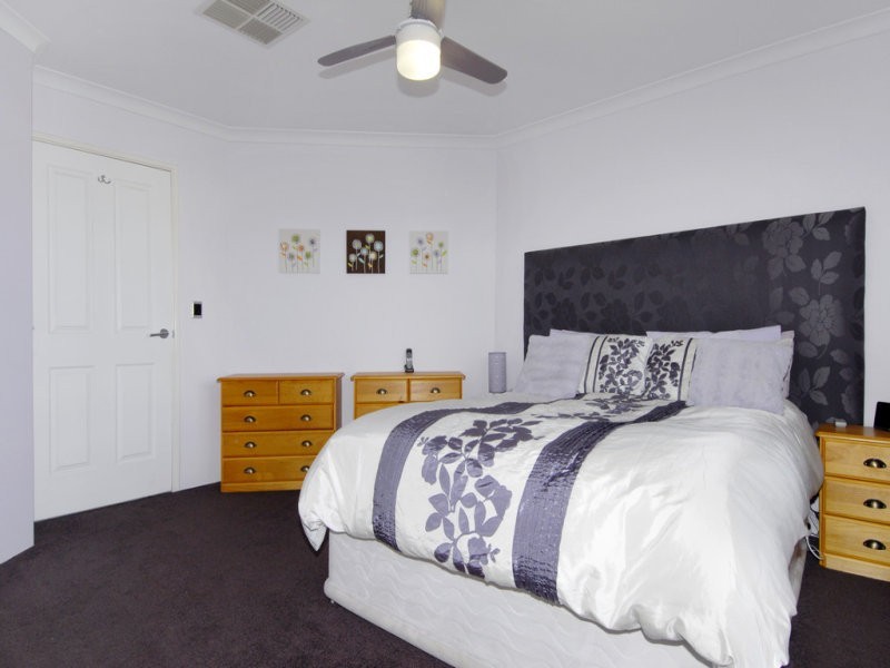 18 St Laurent Mews, Port Kennedy WA 6172