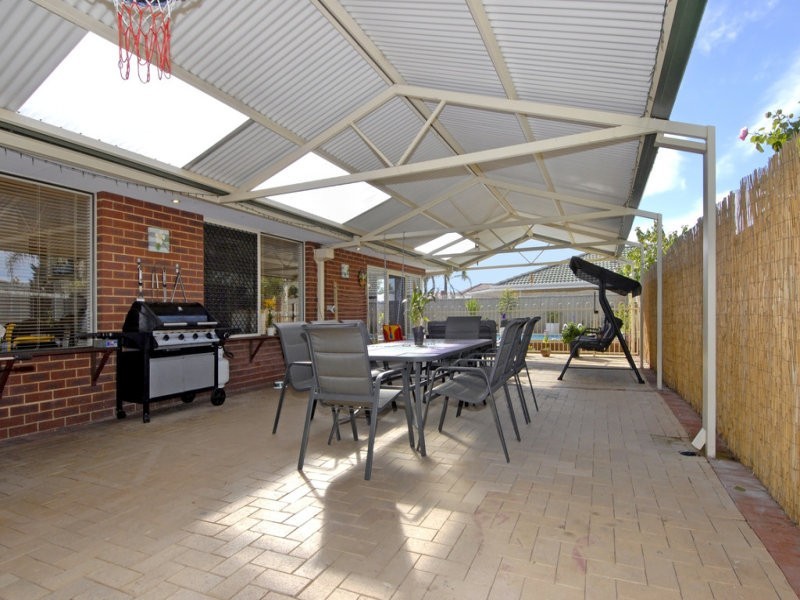 18 St Laurent Mews, Port Kennedy WA 6172