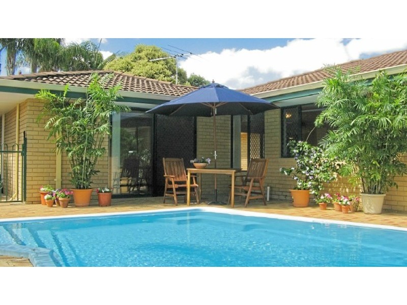 24  Calley Drive, Leeming WA 6149