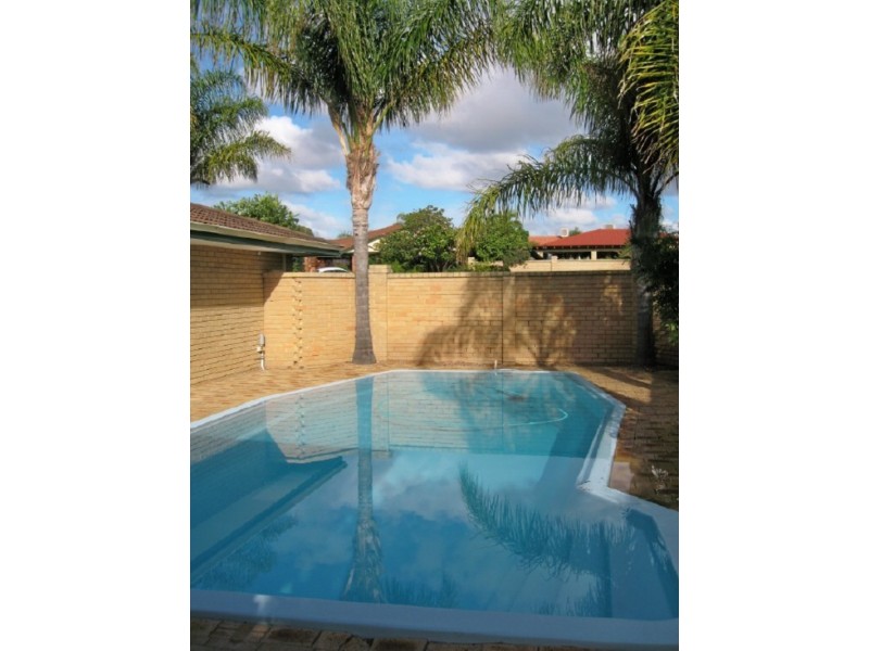 24  Calley Drive, Leeming WA 6149