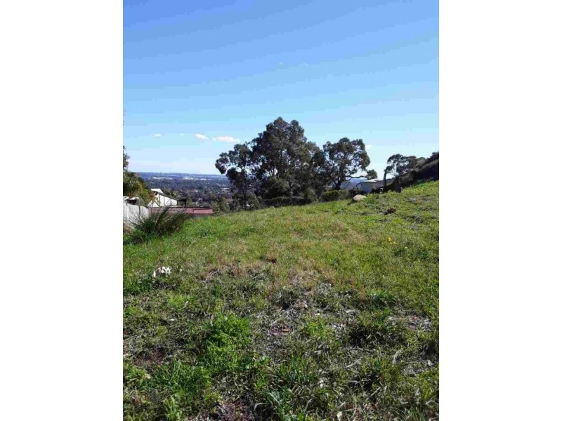 18 Looranah Street, Mount Nasura WA 6112