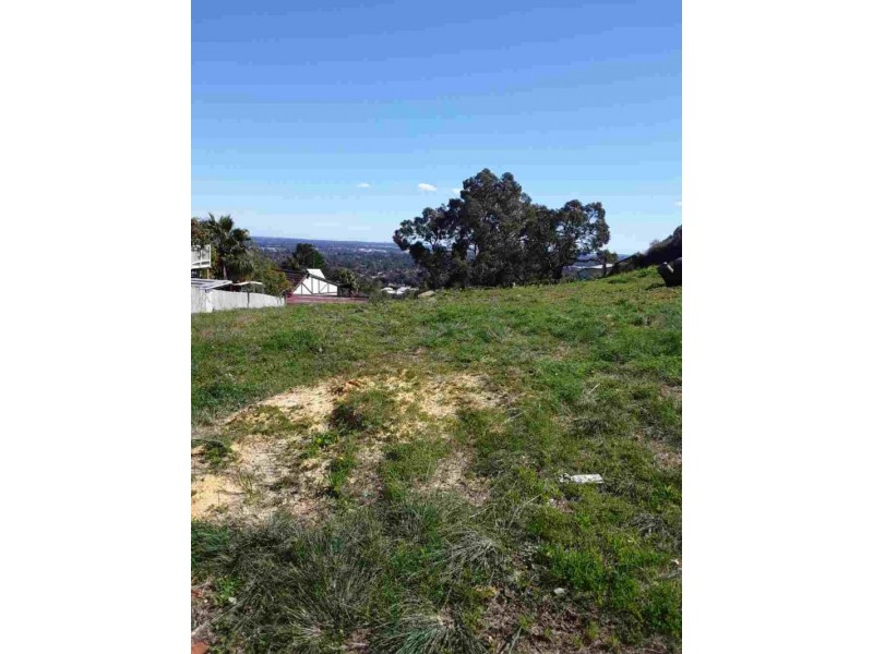 18 Looranah Street, Mount Nasura WA 6112