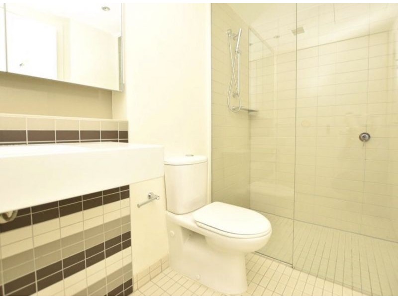 246/8 Waterside Place, Docklands VIC 3008