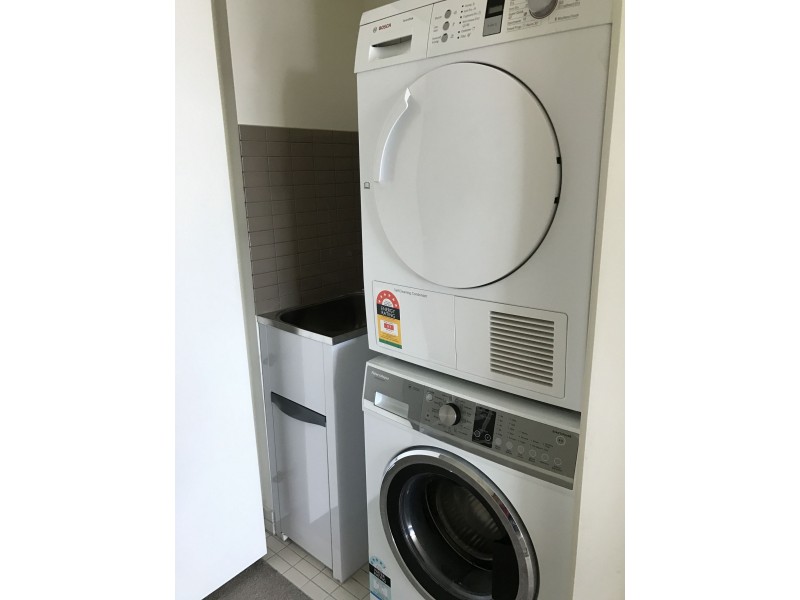 246/8 Waterside Place, Docklands VIC 3008