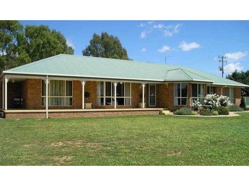 3 Benedict  Ave, San Isidore NSW 2650
