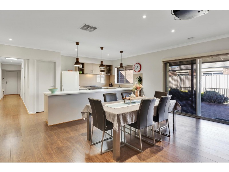 58 Dalray Crescent, Kurunjang VIC 3337