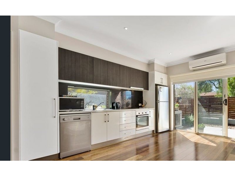 2/11 Clyde Street, Lilydale VIC 3140