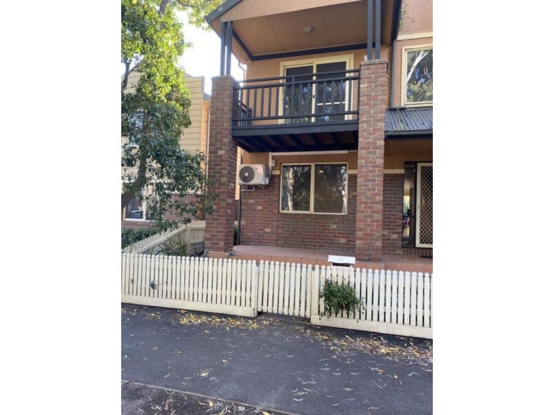 12 Cuffe Walk, Kensington VIC 3031