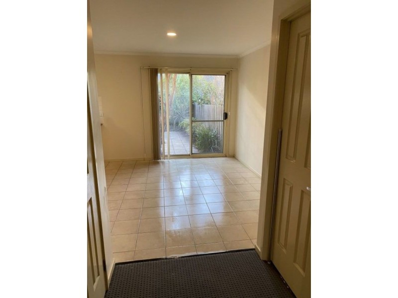 12 Cuffe Walk, Kensington VIC 3031