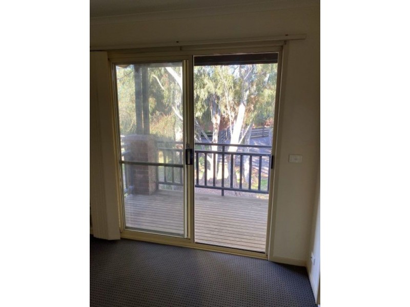 12 Cuffe Walk, Kensington VIC 3031