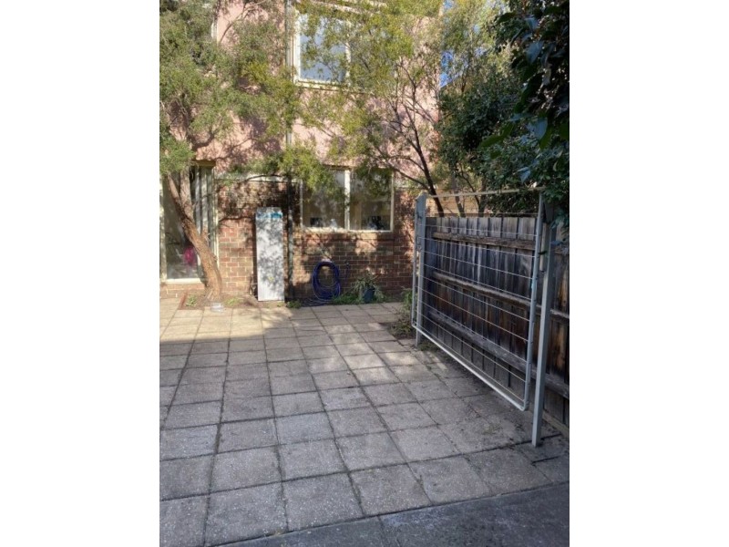 12 Cuffe Walk, Kensington VIC 3031