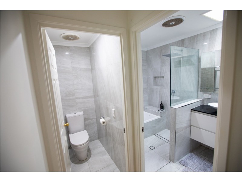 2/17 Paramount Place, Oxenford QLD 4210