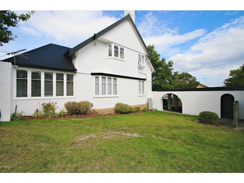 8 Esplanade, Lindisfarne TAS 7015