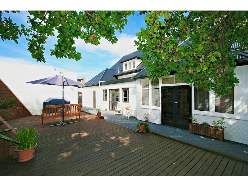 8 Esplanade, Lindisfarne TAS 7015