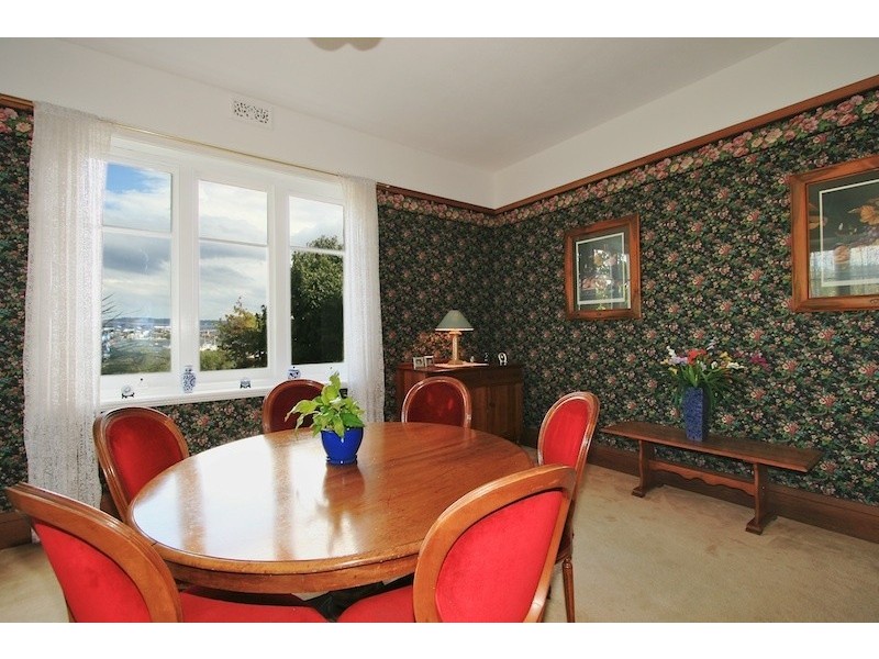 8 Esplanade, Lindisfarne TAS 7015