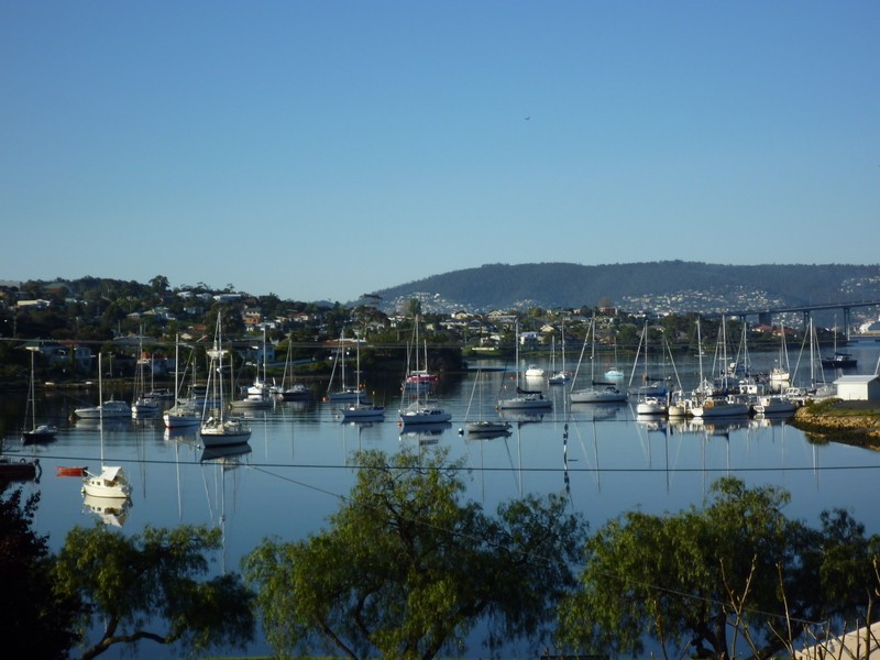 8 Esplanade, Lindisfarne TAS 7015