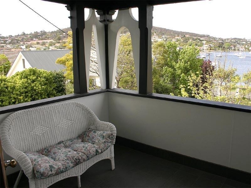 8 Esplanade, Lindisfarne TAS 7015