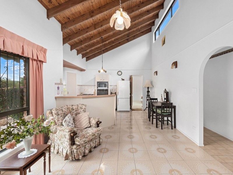 23 Bel-Air Court, Ferny Hills QLD 4055