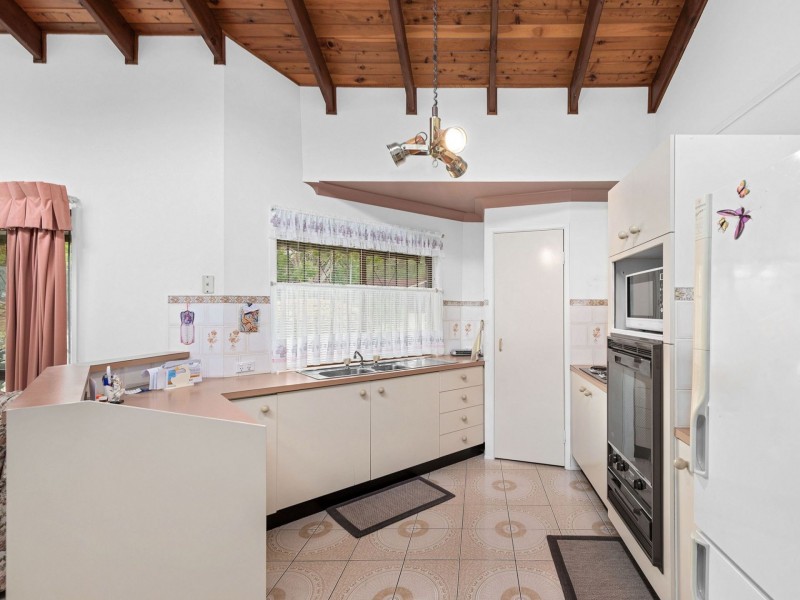 23 Bel-Air Court, Ferny Hills QLD 4055