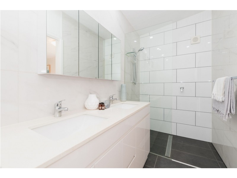 38 Kingaroy st, Stafford Heights QLD 4053