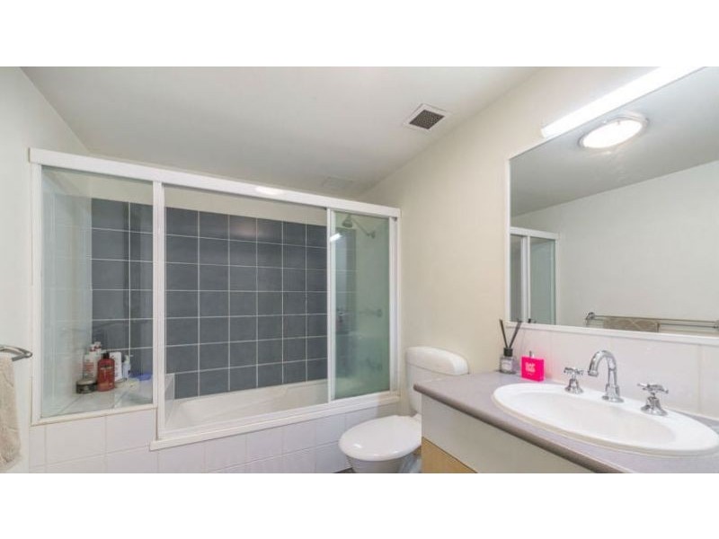 76/300 Sir Fred Schonell Drive, St Lucia QLD 4067