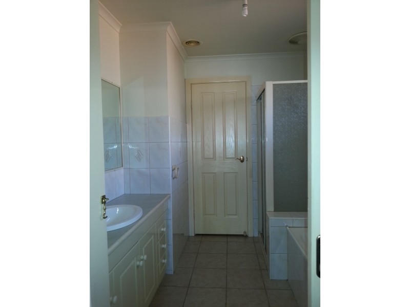 2/6 Portsmouth Place, Epping VIC 3076