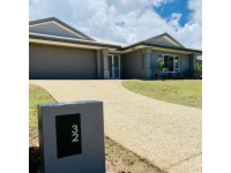 32 Norfolk Circuit, Redlynch QLD 4870
