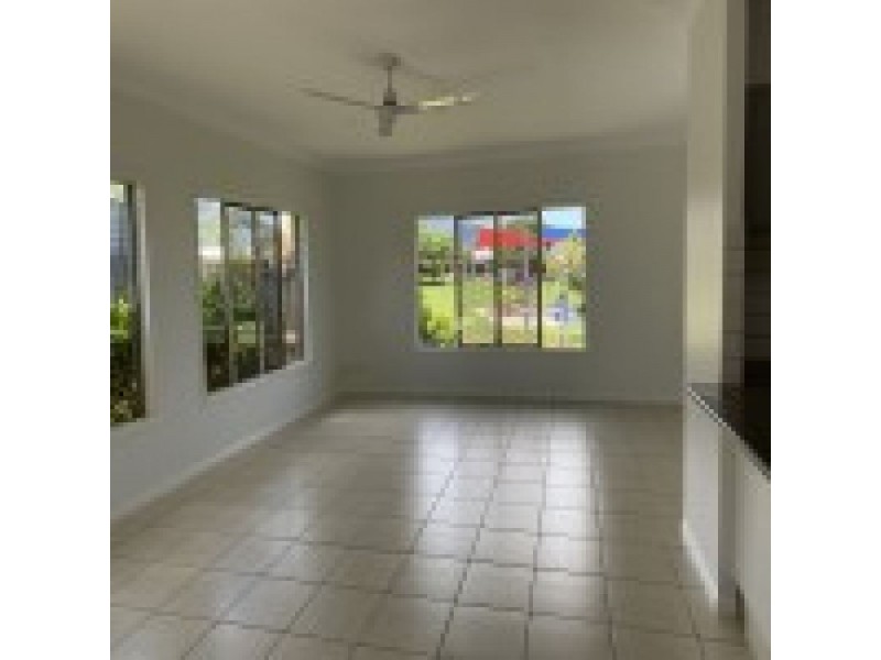 32 Norfolk Circuit, Redlynch QLD 4870