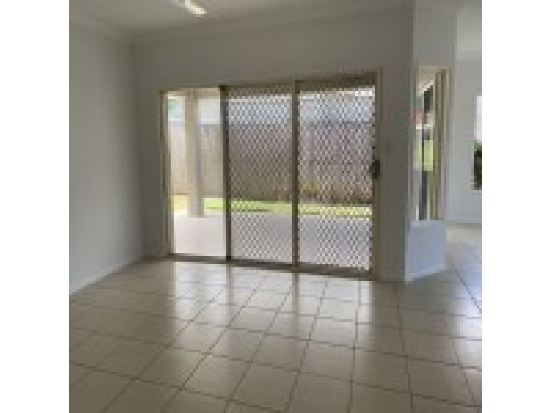 32 Norfolk Circuit, Redlynch QLD 4870