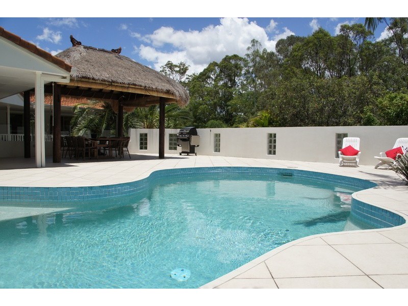 1 Oolyie Close, Chapel Hill QLD 4069