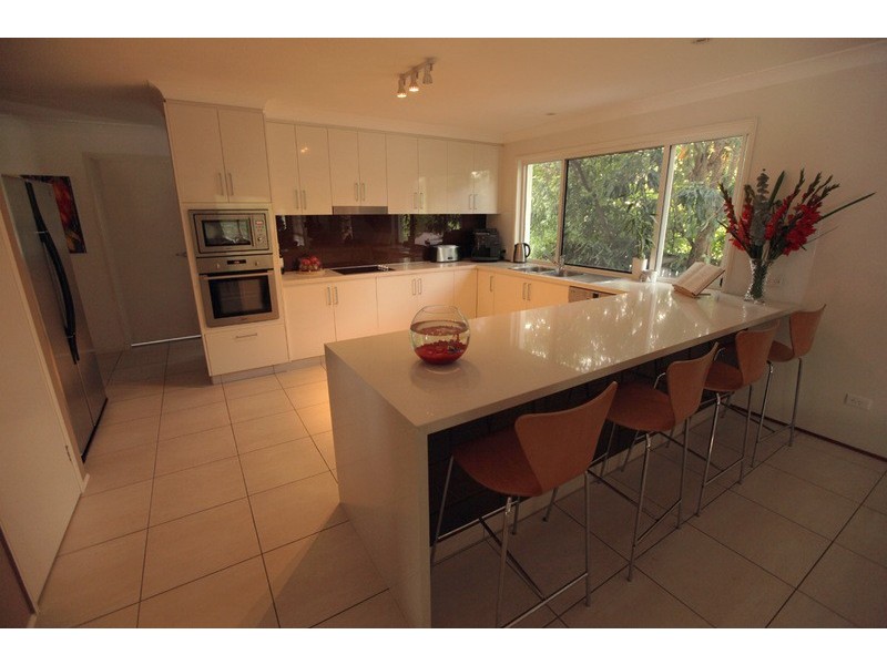 1 Oolyie Close, Chapel Hill QLD 4069